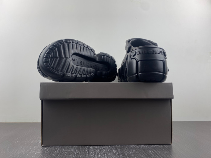 BLEN DESIGNER SLIPPERS