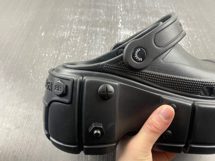 BLEN DESIGNER SLIPPERS