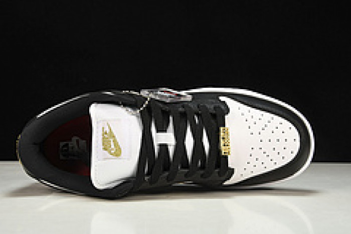 S*p*e x nike sb dunk low dh3228-102