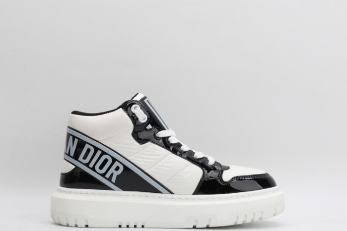 D designer sneaker