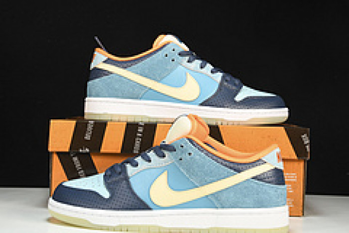 Nike SB Dunk Low MIA Skate Shop - 504750-474