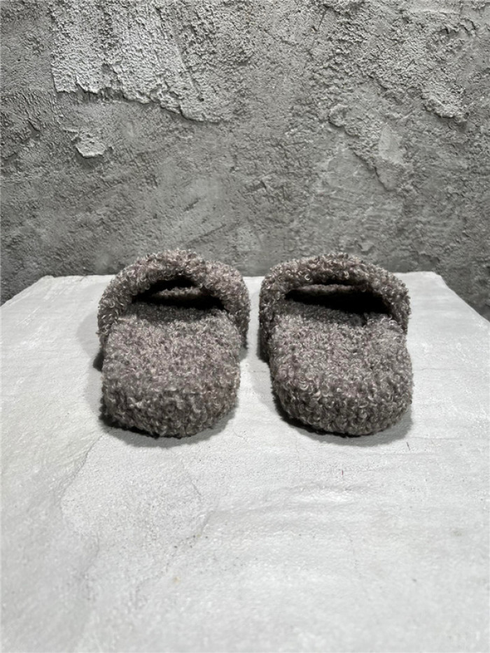 BLEN DESIGNER SLIPPERS