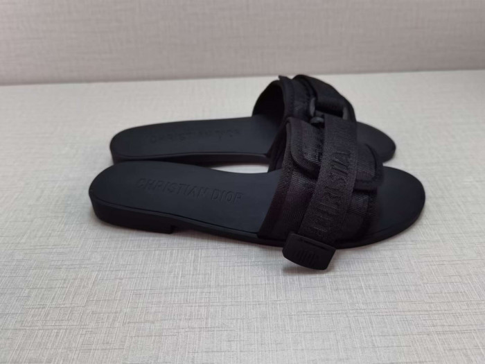 DO DESIGNER SLIPPERS