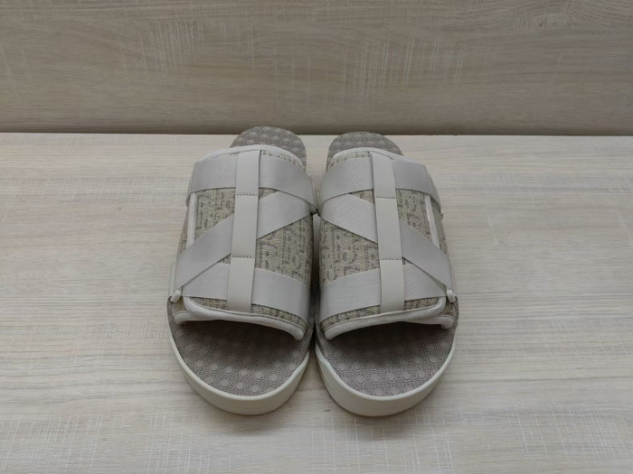 DO DESIGNER SLIPPERS