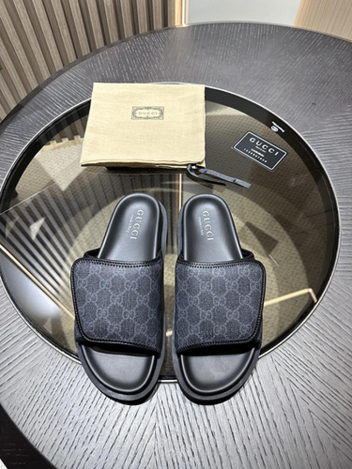 G DESIGNER SLIPPERS