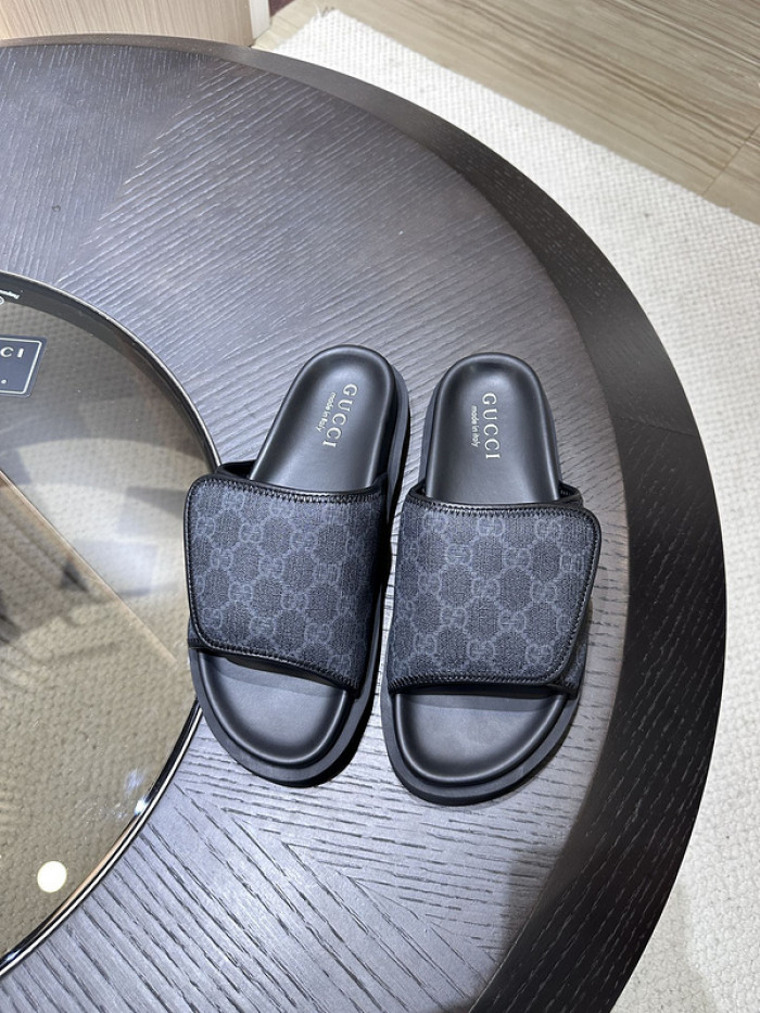 G DESIGNER SLIPPERS