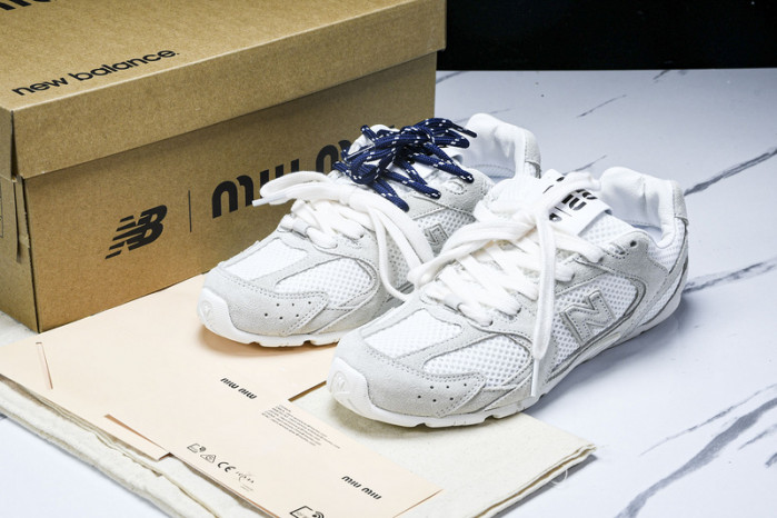 New Balance Mi­u