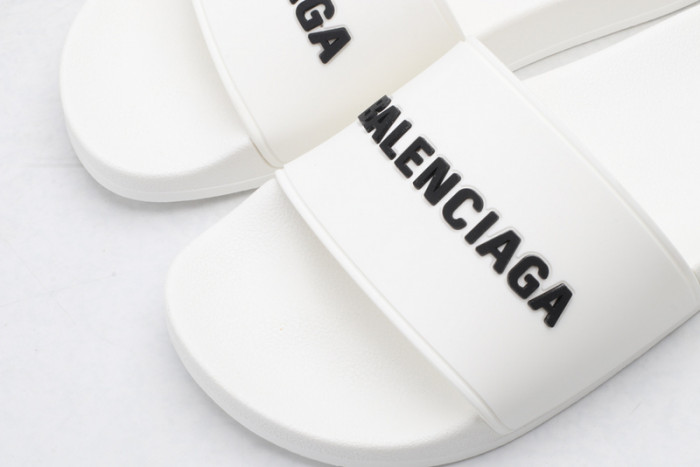 BLEN DESIGNER SLIPPERS