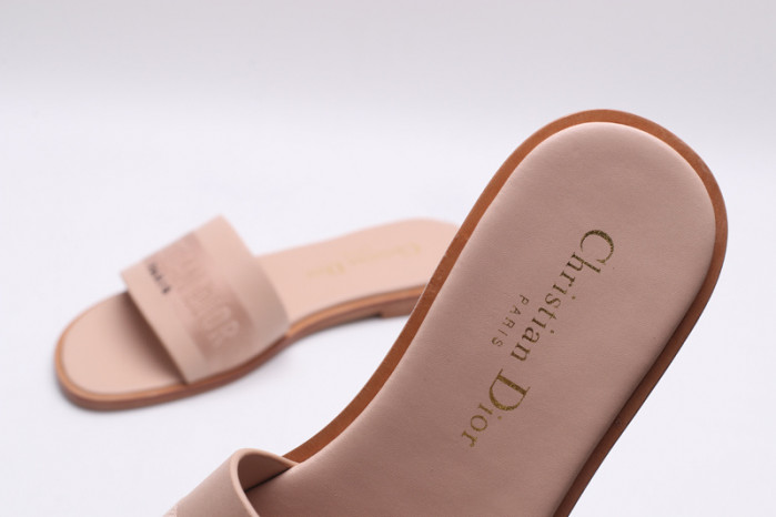 DO DESIGNER SLIPPERS