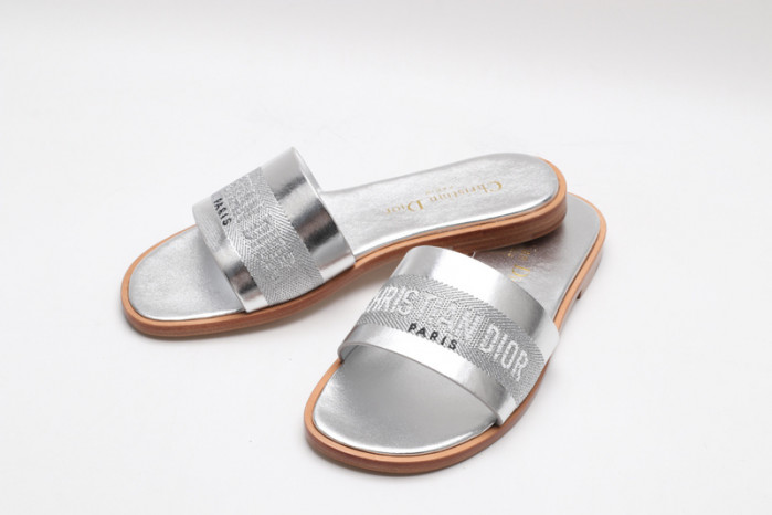 DO DESIGNER SLIPPERS