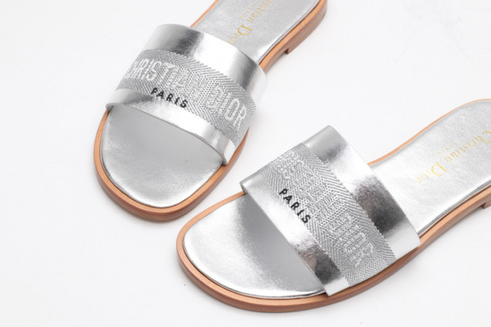 DO DESIGNER SLIPPERS