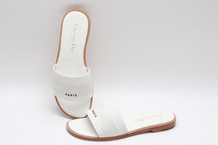 DO DESIGNER SLIPPERS