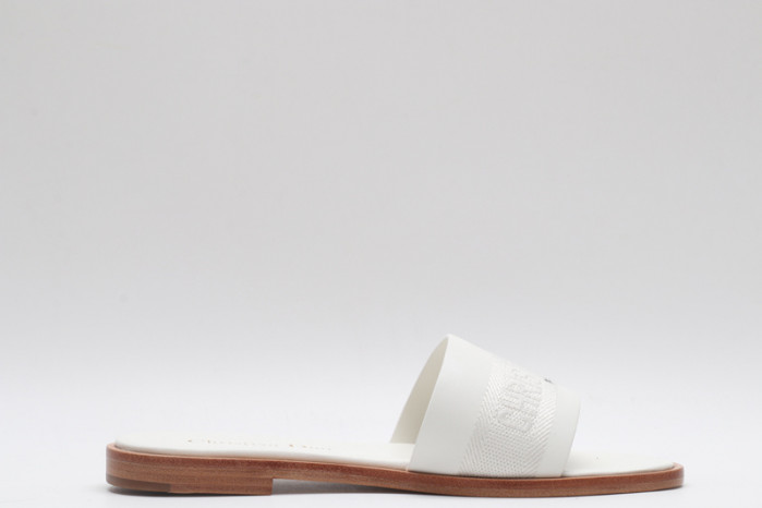 DO DESIGNER SLIPPERS