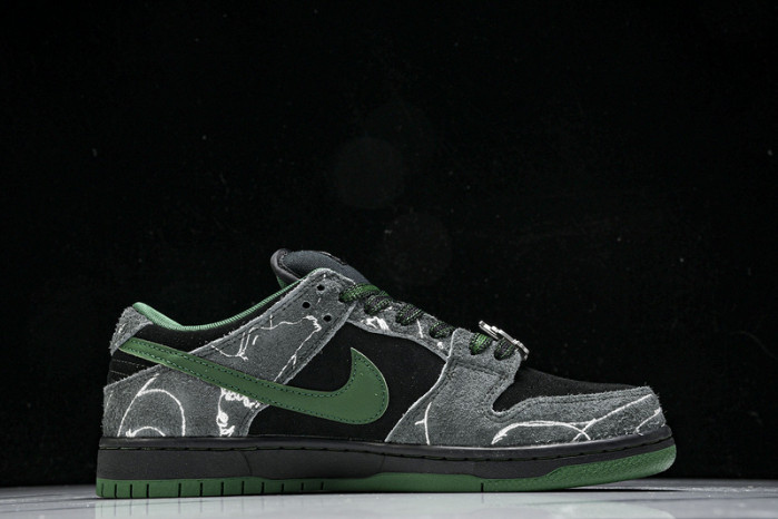 Skateboards x Nike SB Dunk Low HF7743-001