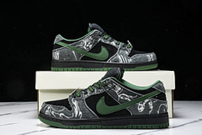 Skateboards x Nike SB Dunk Low HF7743-001