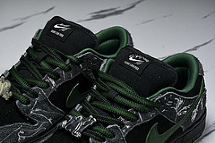 Skateboards x Nike SB Dunk Low HF7743-001