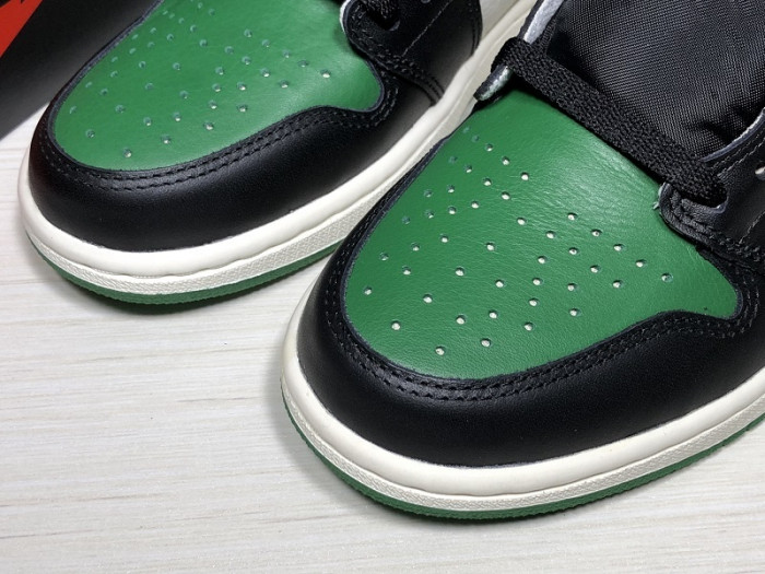 AIR JORDAN 1 RETRO HIGH OG 555088-302