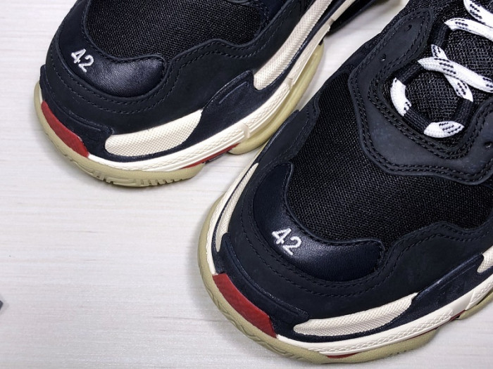 BLEN Triple S Black White Red 483513-W06E1-1000