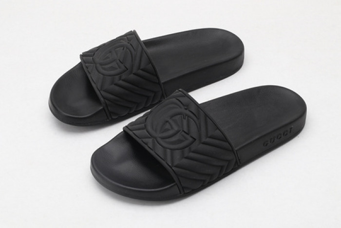 G DESIGNER SLIPPERS