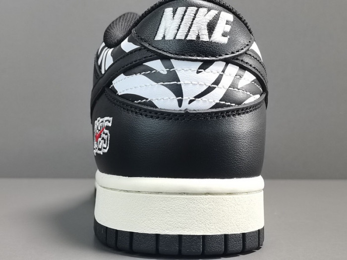 Quartersnacks x Nike SB Dunk Low Zebra DM3510-001