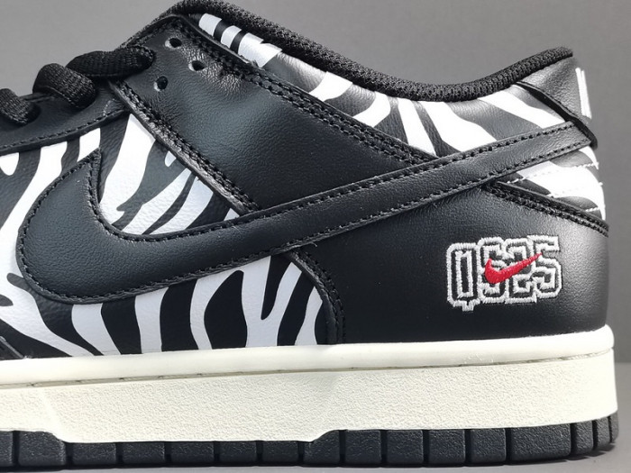 Quartersnacks x Nike SB Dunk Low Zebra DM3510-001
