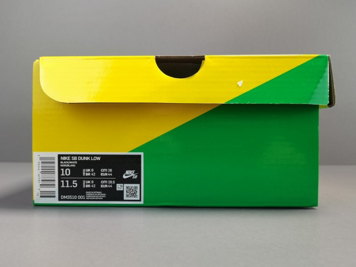 Quartersnacks x Nike SB Dunk Low Zebra DM3510-001