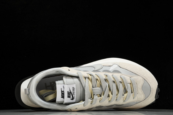Sacai x Nk VaporWaffle 3.0 DD1875108