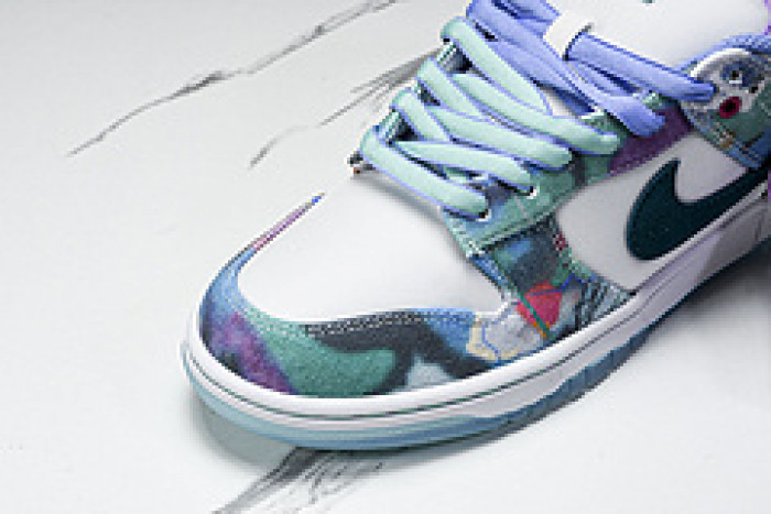 Futura Laboratories x Nike SB Dunk Low HF6061-400