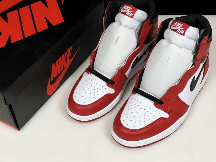 AIR JORDAN 1 RETRO HIGH OG "CHICAGO" 2015 555088-101
