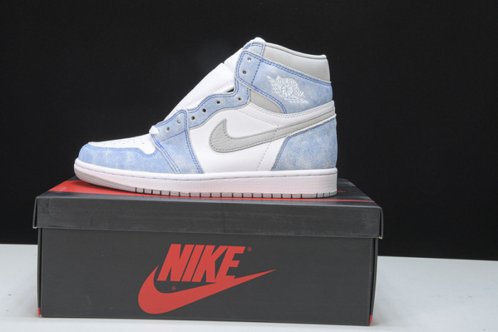 Air Jordan 1 High OG “Hyper Royal” 555088-402