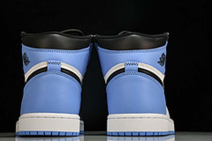 Air Jordan 1 High OG University Blue DZ5485-400