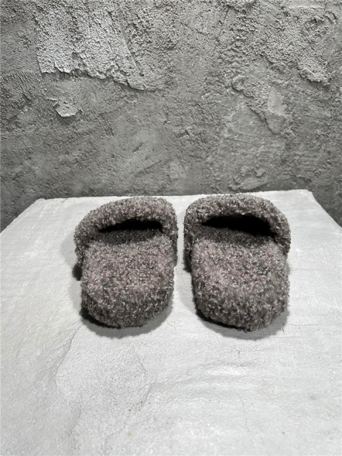 BLEN DESIGNER SLIPPERS