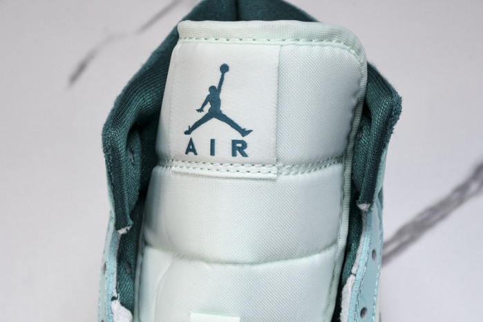 WMNS Air Jordan 1 Mid“Bleached Turquoise” DZ3745-300
