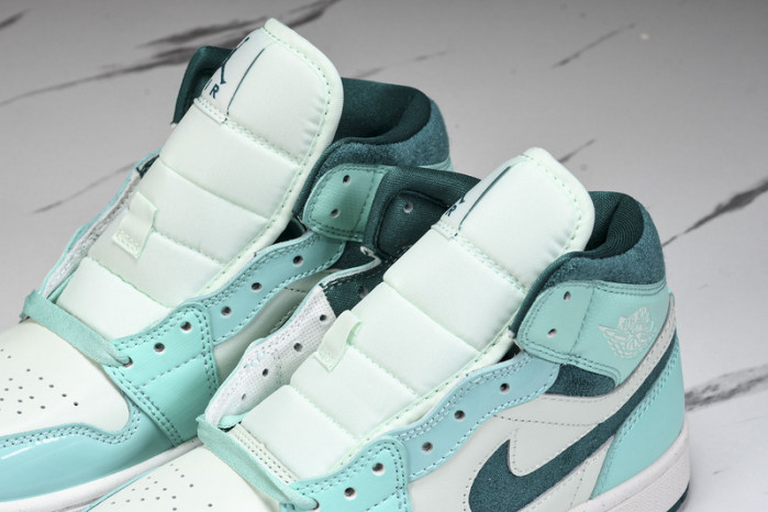 WMNS Air Jordan 1 Mid“Bleached Turquoise” DZ3745-300