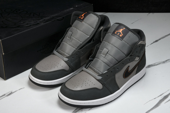 Air Jordan 1 Mid FQ8338-017