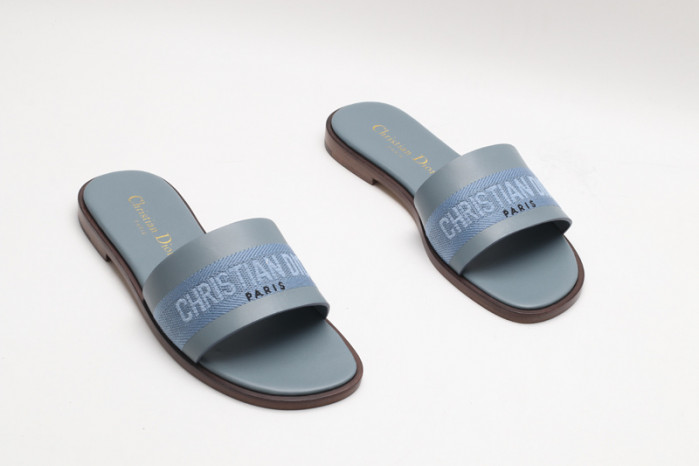 DO DESIGNER SLIPPERS