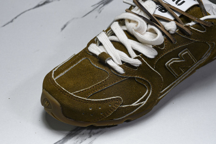 New Balance Mi­u