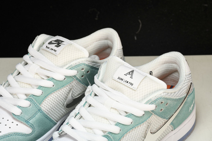 APRIL SKKATEBOARDS x NK SB Dunk Low FD2562-400