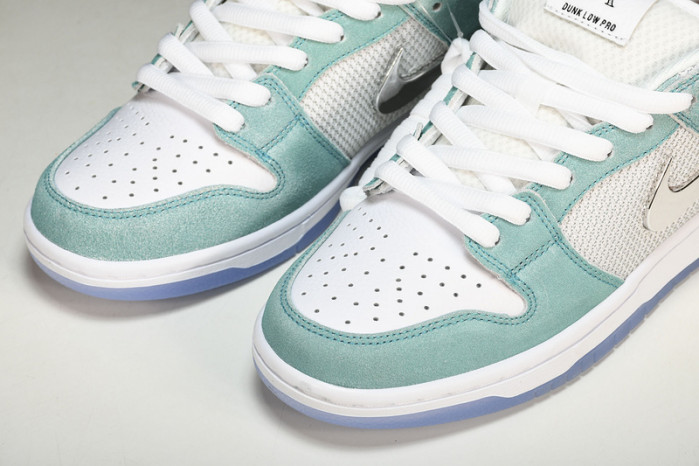 APRIL SKKATEBOARDS x NK SB Dunk Low FD2562-400