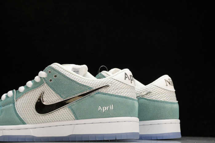 APRIL SKKATEBOARDS x NK SB Dunk Low FD2562-400