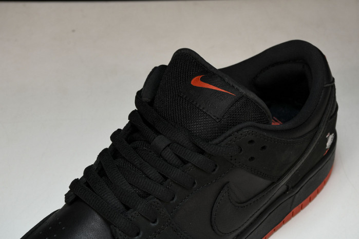 Nike SB Dunk Low Black Pigeon - 883232-008