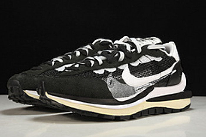 Nike Vaporwaffle Sacai Black White CV1363-001