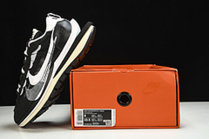 Nike Vaporwaffle Sacai Black White CV1363-001