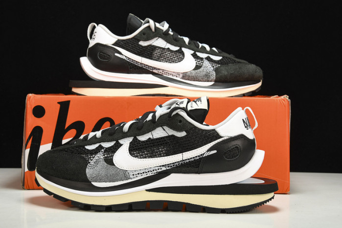 Nike Vaporwaffle Sacai Black White CV1363-001