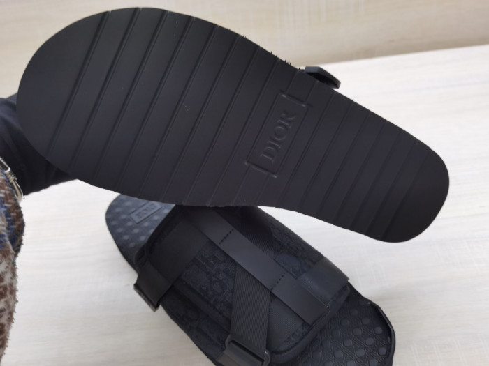 DO DESIGNER SLIPPERS