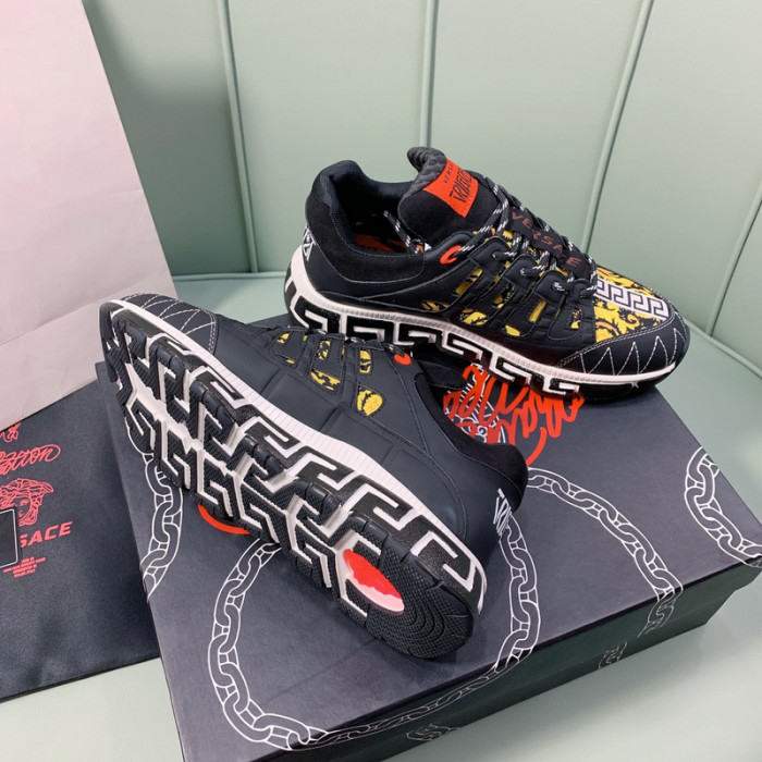 VER DESIGNER SNEAKERS