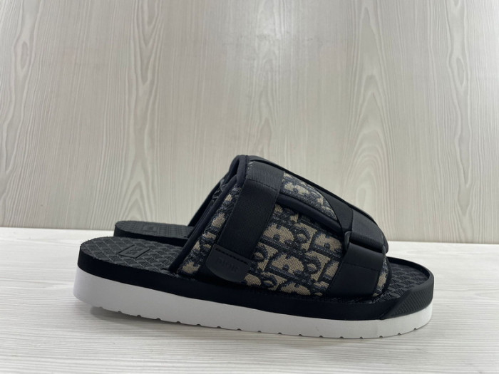 DO DESIGNER SLIPPERS