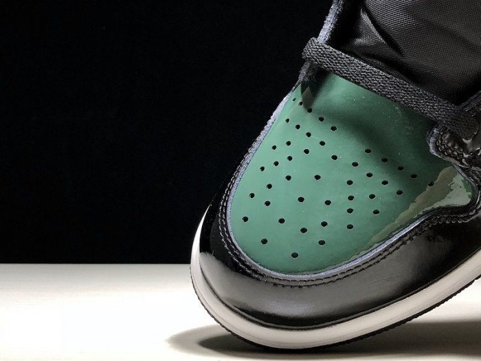 SOLEFLY X AIR JORDAN 1 HIGH “FRIENDS & FAMILY” AV3905-038