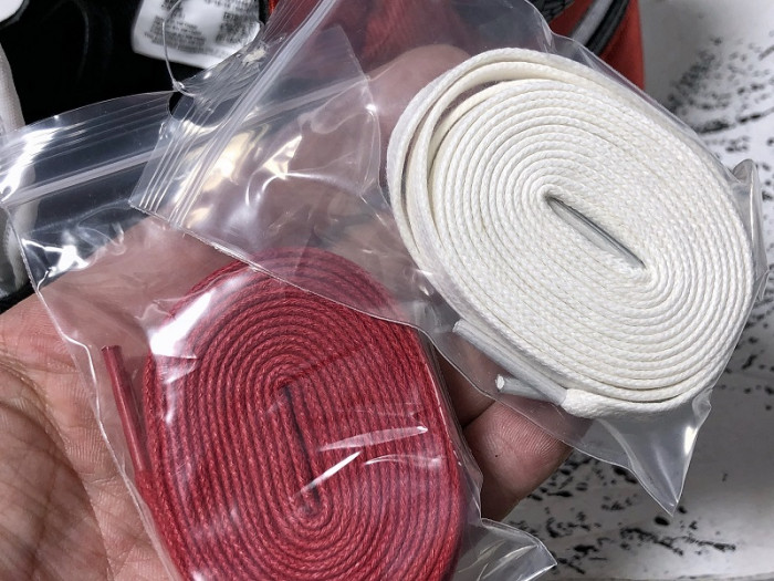 JORDAN 1 RETRO HIGH SATIN BLACK TOE - CD0461-016