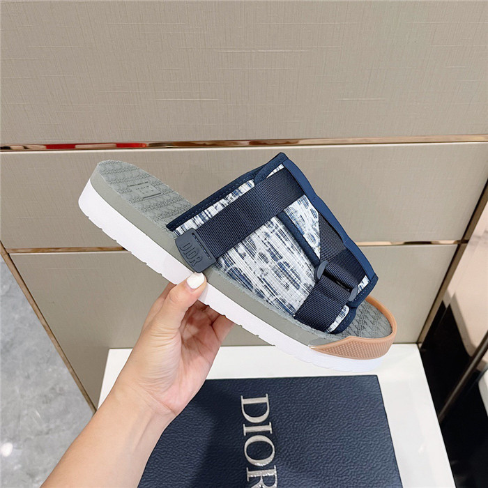 DO DESIGNER SLIPPERS